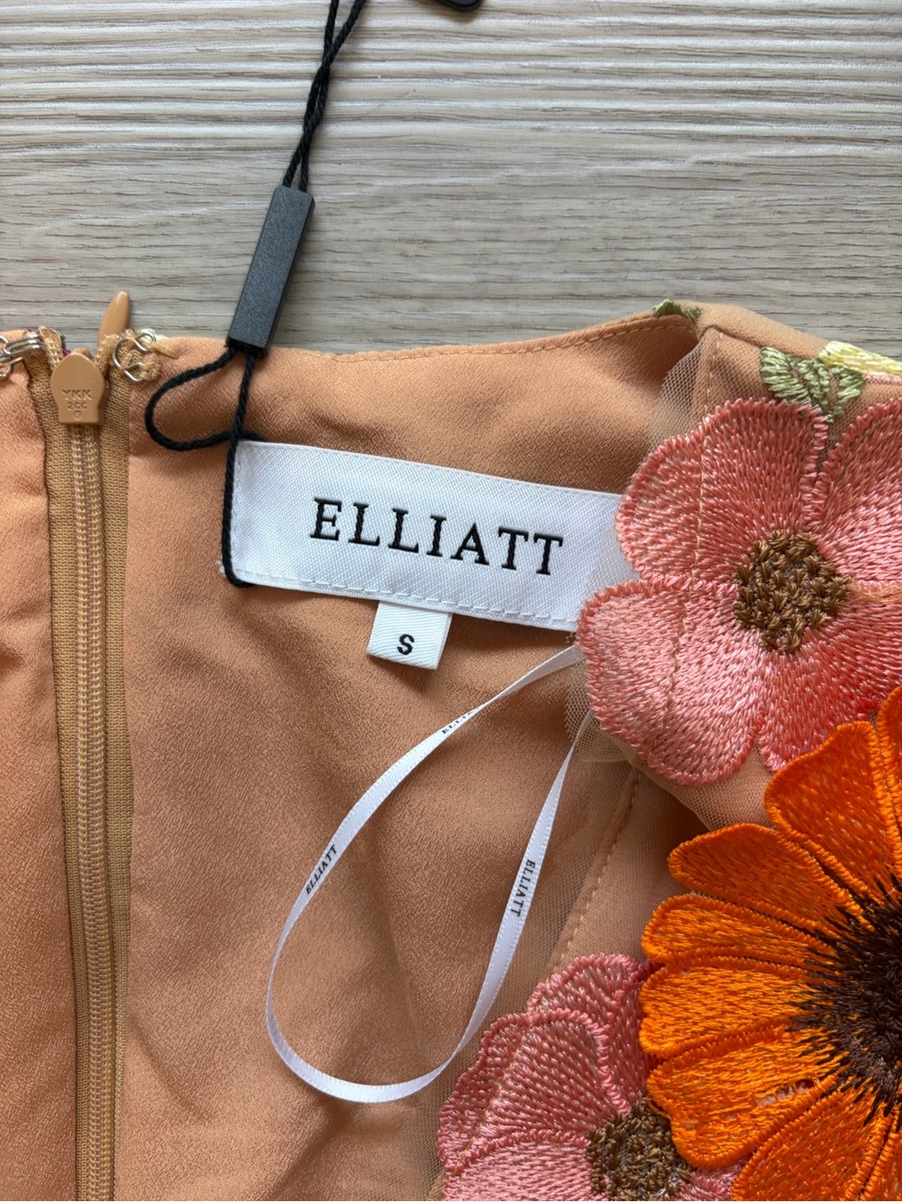 Elliatt Rosalind Dress with Multicolor Floral Women’s Small NWT NEW - Picture 4 of 6